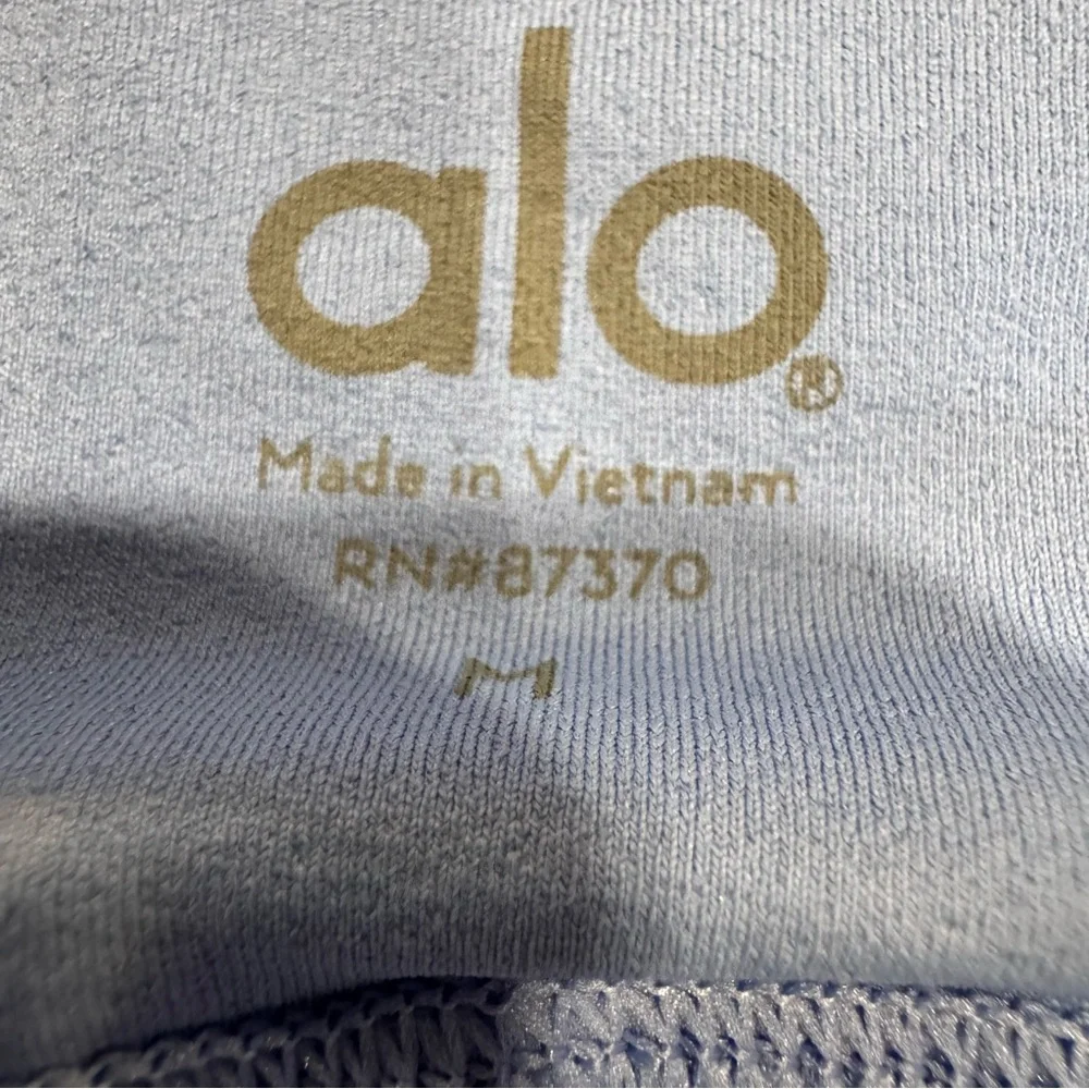 ALO Yoga High Waist Glitter Bike Short in Marina/Silver Sz M